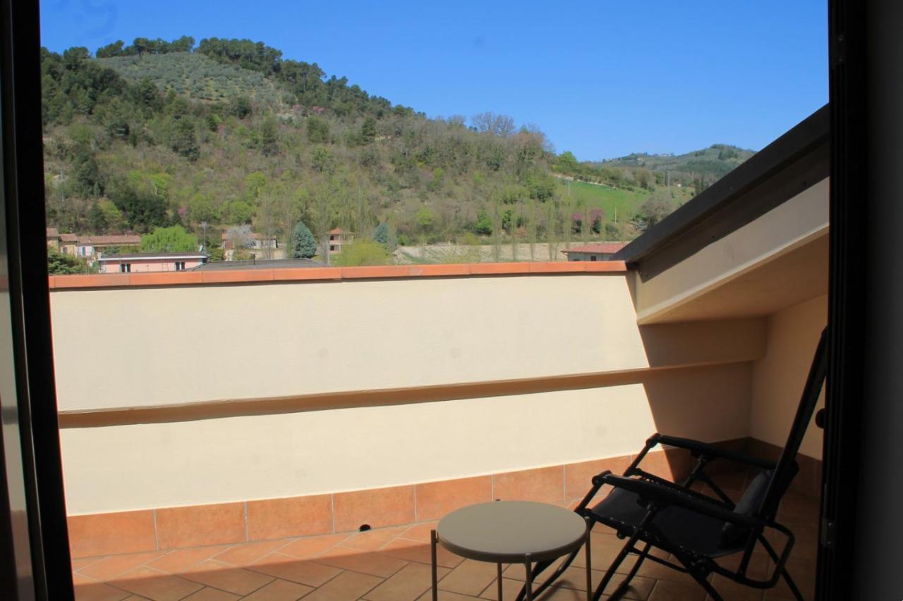 Mansarda Con Camino Apartment Montefranco Bagian luar foto