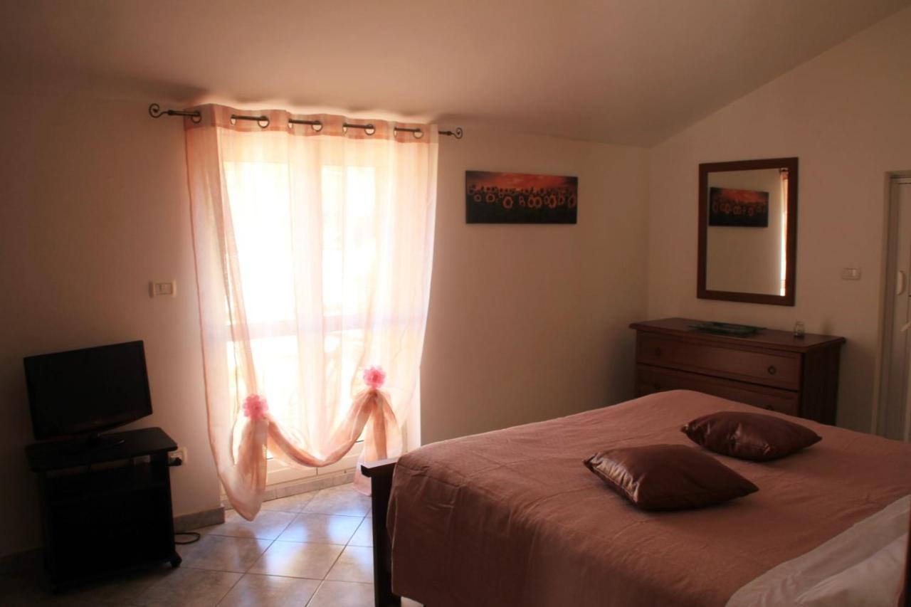 Mansarda Con Camino Apartment Montefranco Bagian luar foto