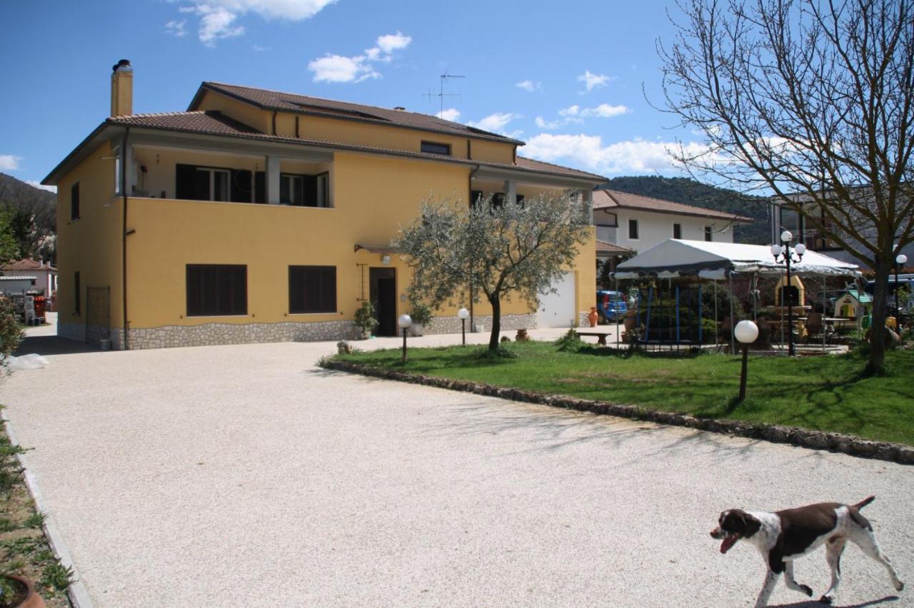 Mansarda Con Camino Apartment Montefranco Bagian luar foto